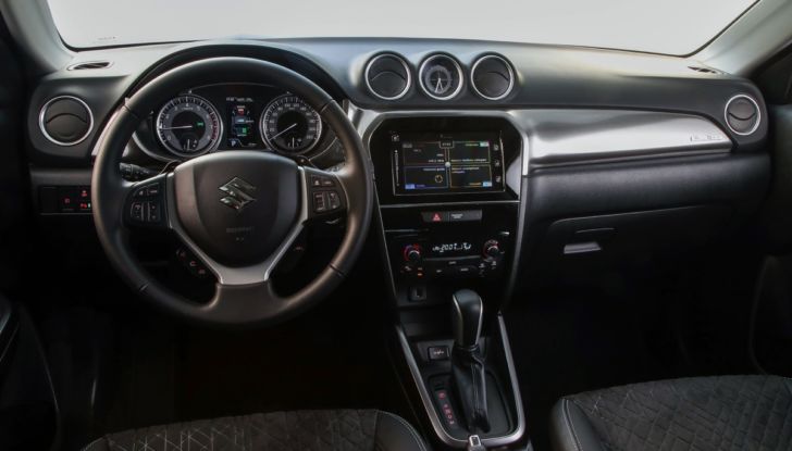 Suzuki, arriva il cambio automatico su tutta la gamma: la nostra prova di nuova Vitara con 6AT - Foto 13 di 31