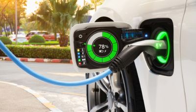Auto elettriche: secondo Altroconsumo sono le più sostenibili e convenienti