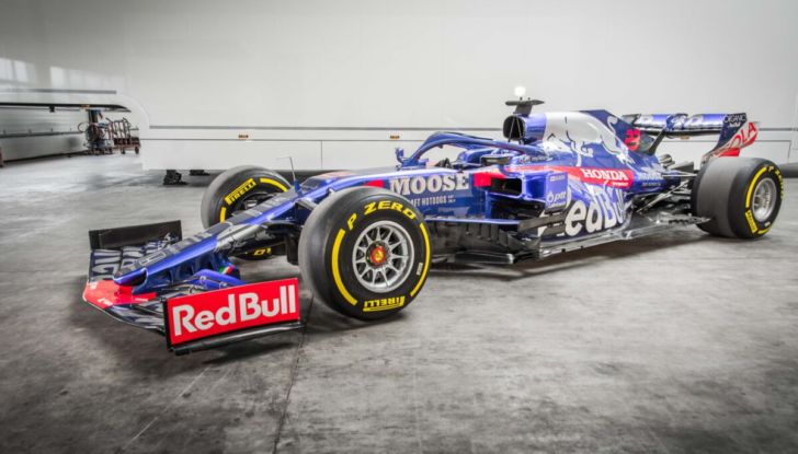 Scuderia Toro Rosso STR14 Albon Gasly