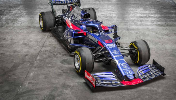 Scuderia Toro Rosso STR14 Albon Gasly