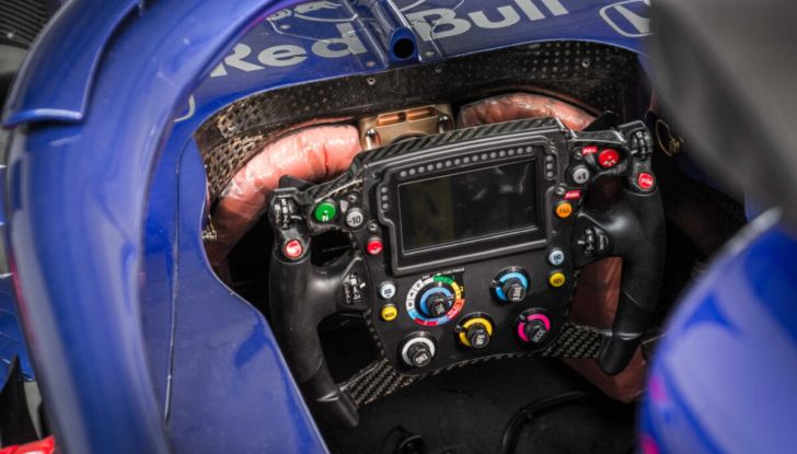 Scuderia Toro Rosso STR14 Albon Gasly