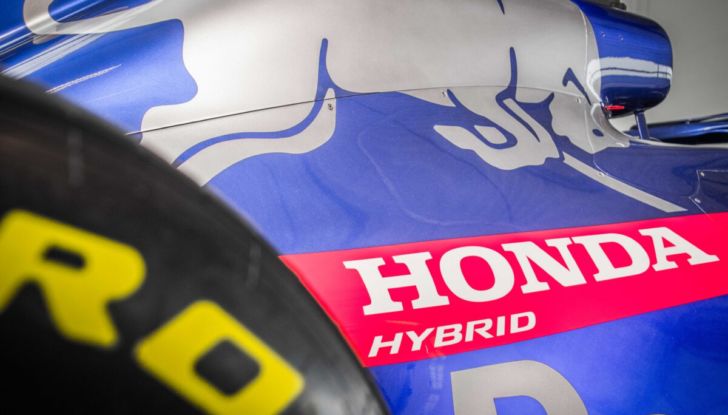 Scuderia Toro Rosso STR14 Albon Gasly