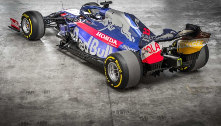 Scuderia Toro Rosso STR14 Albon Gasly