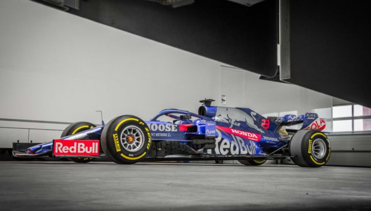 Scuderia Toro Rosso STR14 Albon Gasly