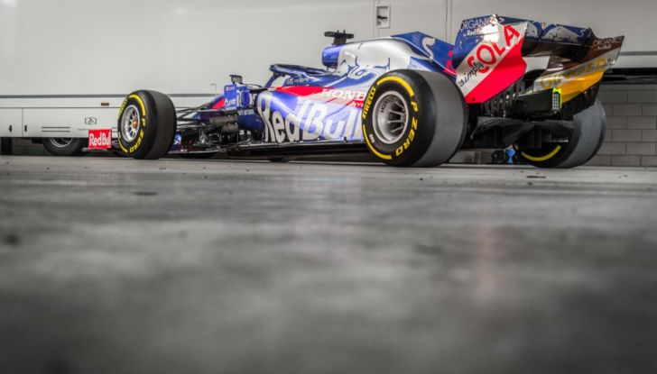 Scuderia Toro Rosso STR14 Albon Gasly