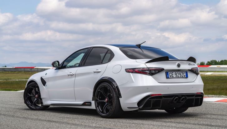 [VIDEO] Prova in pista: Alfa Romeo Giulia GTA e GTAm, la berlina del Biscione oltre ogni limite - Foto 12 di 50