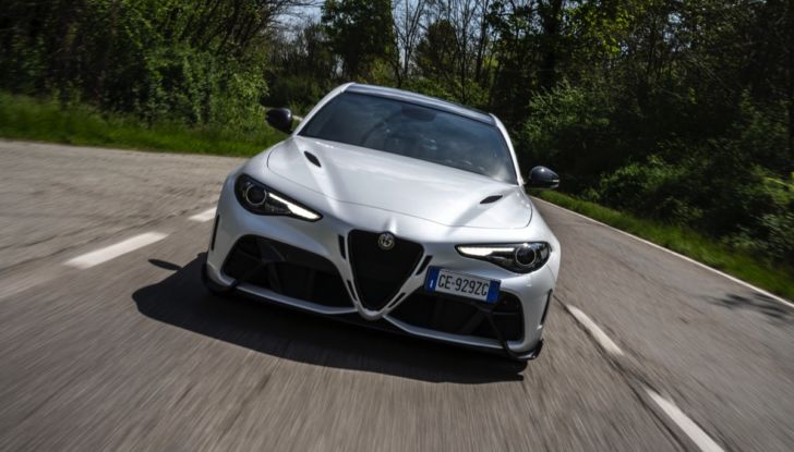[VIDEO] Prova in pista: Alfa Romeo Giulia GTA e GTAm, la berlina del Biscione oltre ogni limite - Foto 13 di 50