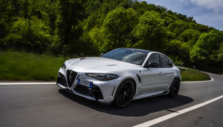 [VIDEO] Prova in pista: Alfa Romeo Giulia GTA e GTAm, la berlina del Biscione oltre ogni limite - Foto 14 di 50