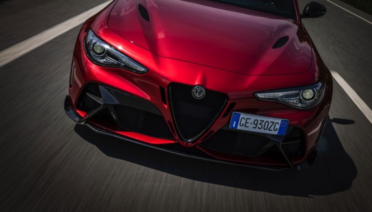 [VIDEO] Prova in pista: Alfa Romeo Giulia GTA e GTAm, la berlina del Biscione oltre ogni limite - Foto 20 di 50