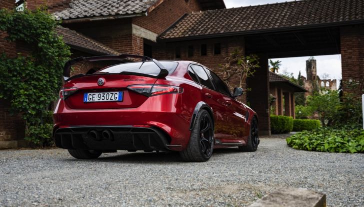 [VIDEO] Prova in pista: Alfa Romeo Giulia GTA e GTAm, la berlina del Biscione oltre ogni limite - Foto 23 di 50