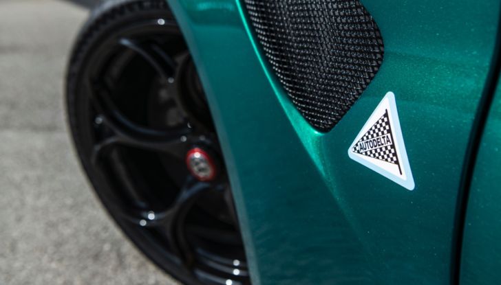 [VIDEO] Prova in pista: Alfa Romeo Giulia GTA e GTAm, la berlina del Biscione oltre ogni limite - Foto 30 di 50