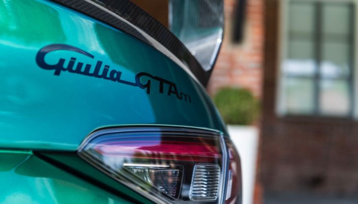 [VIDEO] Prova in pista: Alfa Romeo Giulia GTA e GTAm, la berlina del Biscione oltre ogni limite - Foto 36 di 50