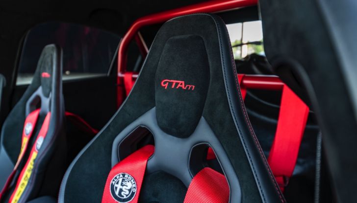 [VIDEO] Prova in pista: Alfa Romeo Giulia GTA e GTAm, la berlina del Biscione oltre ogni limite - Foto 37 di 50