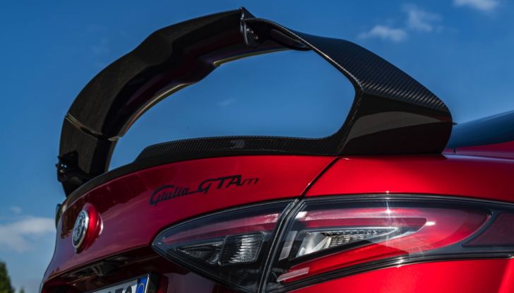 [VIDEO] Prova in pista: Alfa Romeo Giulia GTA e GTAm, la berlina del Biscione oltre ogni limite - Foto 47 di 50