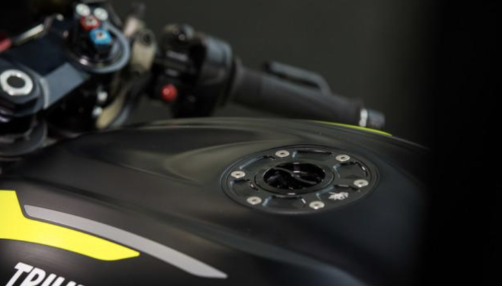 Presentata la Dynavolt Triumph Street Triple 765 RS - Foto 3 di 14