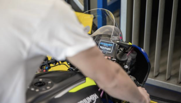 Presentata la Dynavolt Triumph Street Triple 765 RS - Foto 7 di 14