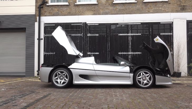 Una Ferrari F50 argento per le strade di Londra - Foto 3 di 8
