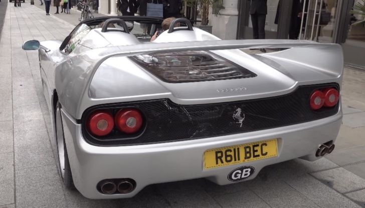 Una Ferrari F50 argento per le strade di Londra - Foto 4 di 8