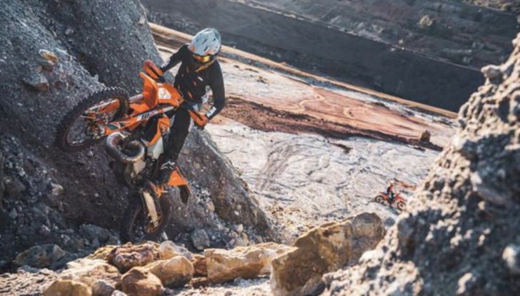 KTM presenta la nuova gamma enduro EXC 2022 - Foto 1 di 15