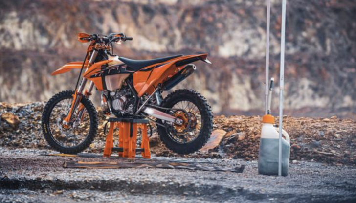 KTM presenta la nuova gamma enduro EXC 2022 - Foto 4 di 15