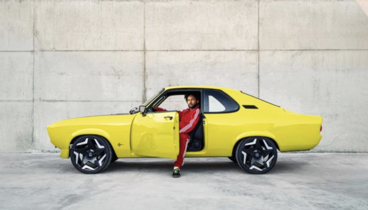 Torna la Opel Manta, ma ora è elettrica - Foto 13 di 18