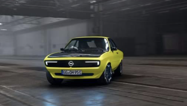 Torna la Opel Manta, ma ora è elettrica - Foto 3 di 18