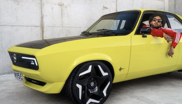 Torna la Opel Manta, ma ora è elettrica - Foto 5 di 18