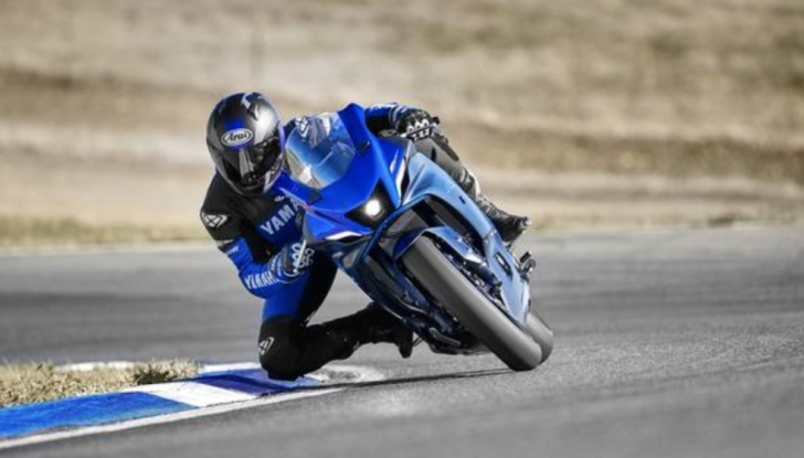 Nuova Yamaha R7: caratteristiche, immagini, motore - Foto 12 di 22