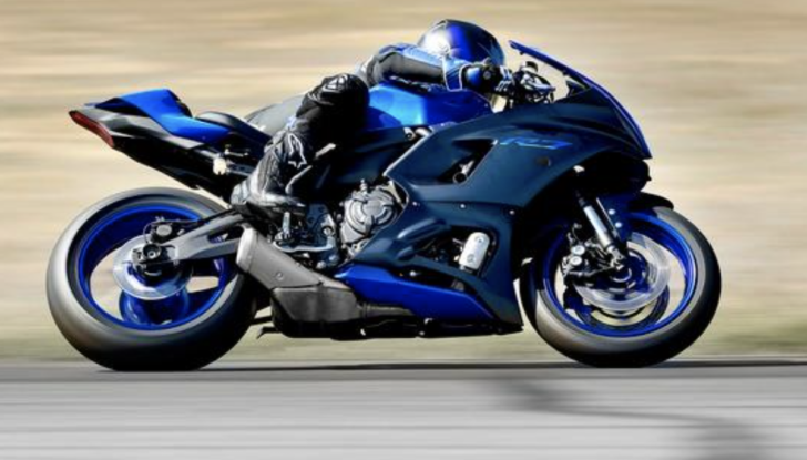 Nuova Yamaha R7: caratteristiche, immagini, motore - Foto 13 di 22