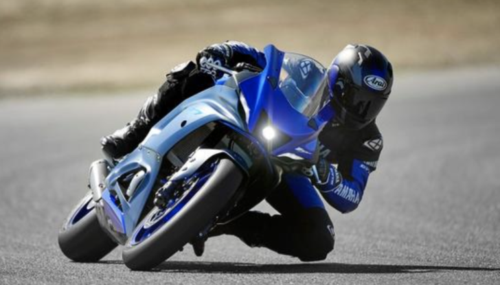 Nuova Yamaha R7: caratteristiche, immagini, motore - Foto 15 di 22