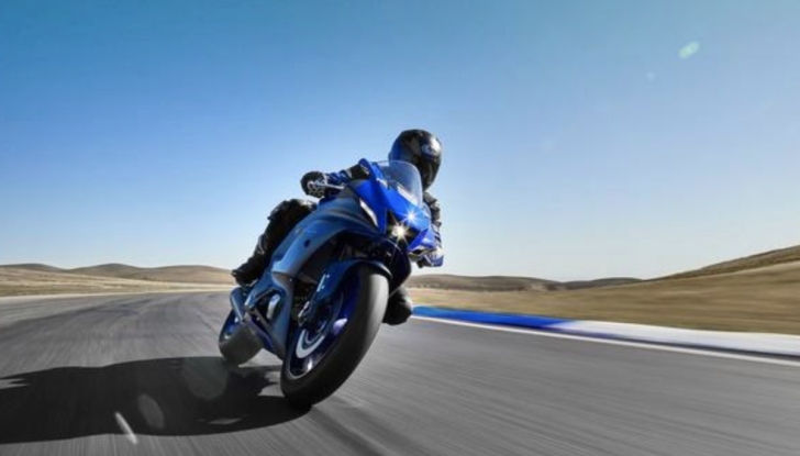 Nuova Yamaha R7: caratteristiche, immagini, motore - Foto 18 di 22