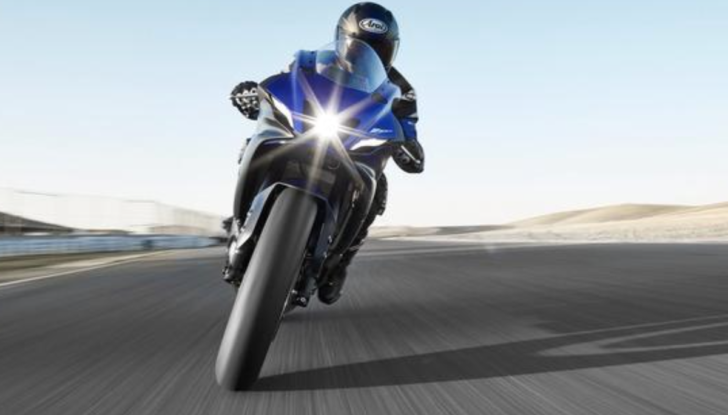 Nuova Yamaha R7: caratteristiche, immagini, motore - Foto 4 di 22