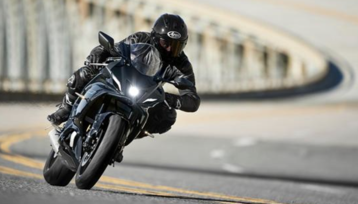 Nuova Yamaha R7: caratteristiche, immagini, motore - Foto 6 di 22