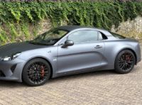 Alpine A110S 2021: prova su strada della “sportivetta” francese