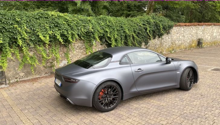 Alpine A110S 2021: prova su strada della “sportivetta” francese - Foto 13 di 21