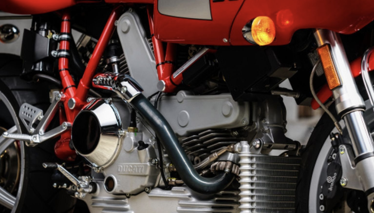 All’asta una Ducati MH900 dedicata a Mike Hailwood - Foto 5 di 10