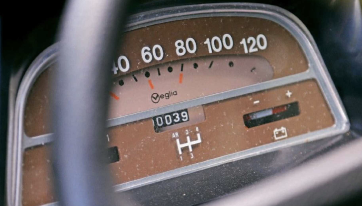 All’asta una Citroen 2CV Charleston praticamente nuova - Foto 3 di 7