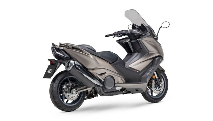 Kymco AK 550 ETS: motore Euro 5 e tante soluzioni pratiche - Foto 11 di 25