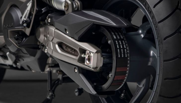 Kymco AK 550 ETS: motore Euro 5 e tante soluzioni pratiche - Foto 2 di 25