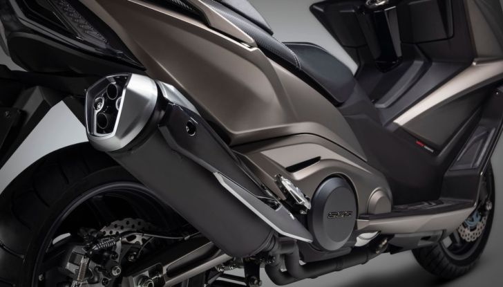 Kymco AK 550 ETS: motore Euro 5 e tante soluzioni pratiche - Foto 9 di 25