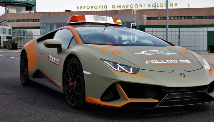 Nuova Lamborghini Huracan Evo Follow Me all’aeroporto di Bologna - Foto 4 di 6