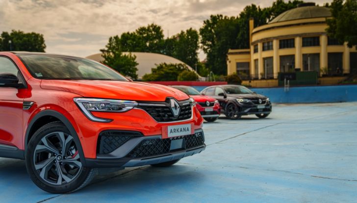 Prova su strada Renault Arkana Full Hybrid, il SUV Coupé ibrido con tre motori [VIDEO] - Foto 23 di 39