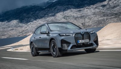 BMW iX: il SAV elettrico arriva a novembre con prezzi da 84.000 Euro