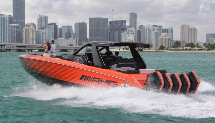 Mercedes AMG Cigarette Nighthawk motoscafo