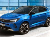 Opel Grandland 2022: il restyling ottiene il Vizor e il Pure Panel in stile Mokka