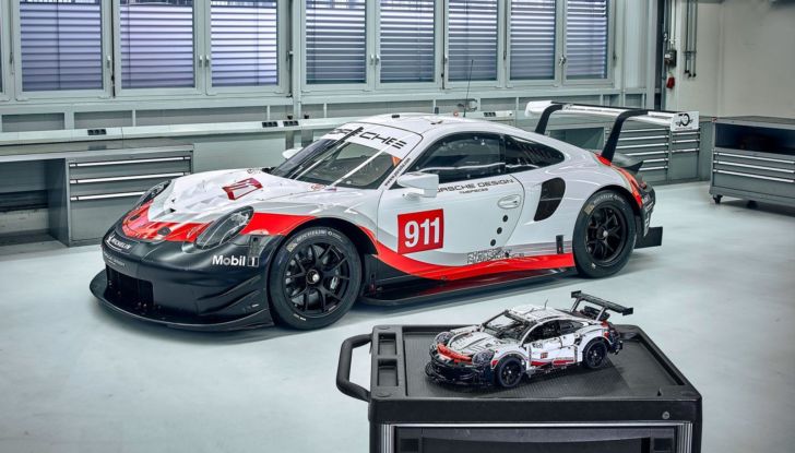 Porsche 911 RSR Lego