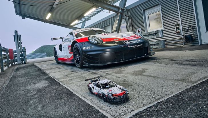 Porsche 911 RSR Lego