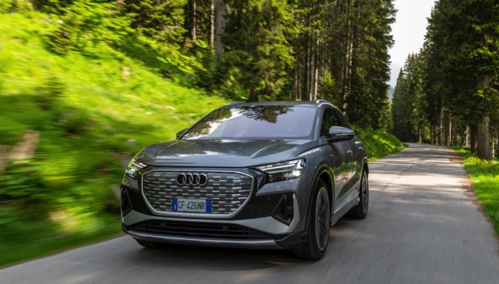 Prova su strada Audi Q4 E-Tron 50, ecco come va il SUV elettrico dei Quattro Anelli da 45.700 euro [VIDEO] - Foto 26 di 58