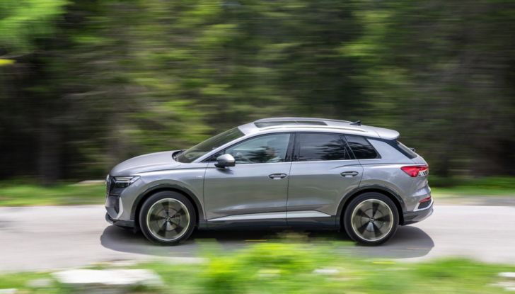 Prova su strada Audi Q4 E-Tron 50, ecco come va il SUV elettrico dei Quattro Anelli da 45.700 euro [VIDEO] - Foto 4 di 58
