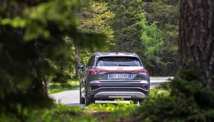 Prova su strada Audi Q4 E-Tron 50, ecco come va il SUV elettrico dei Quattro Anelli da 45.700 euro [VIDEO] - Foto 49 di 58